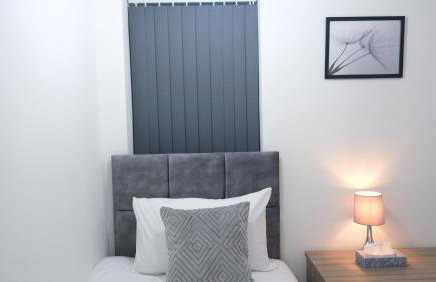ETIHCITY - 3 Bedroom Semi - Free Parking near Etihad Stadium, Tourist attractions, Manchester City Centre, Transport and Motorway Links next to McDonald's - Sky n Netflix - Foto 39