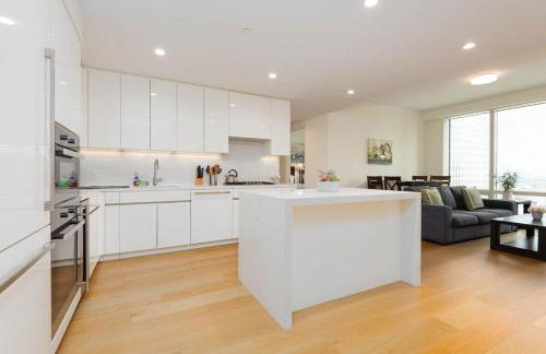 Snug 3BR HighRise with Pool, Spa & Rooftop Views - Foto 41