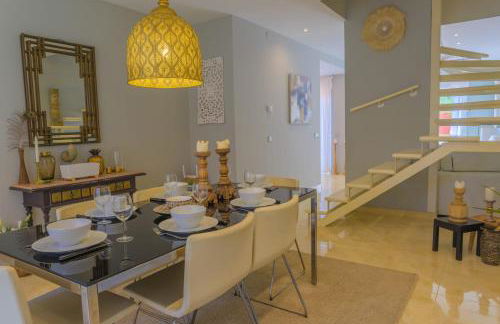 Beautiful Frontline beach Townhouse - Photo 9