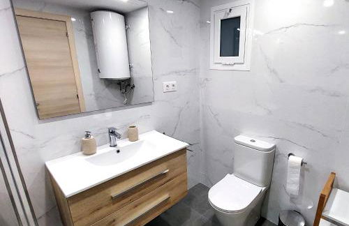 Primera Línea con Vistas al Mar y Piscina - Foto 22