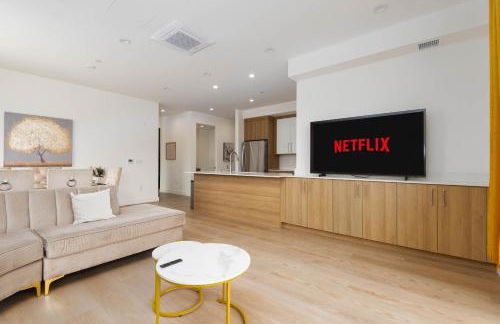 Stylish Apartments in Glendale with Free Parking - Foto 54