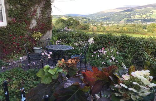 Large Former Farmhouse, Crickhowell - Foto 1