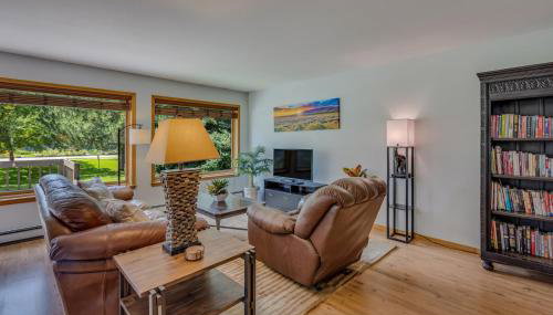 Happy Home - Cozy Retreat With Deck Near Downtown Carbondale - Photo 4