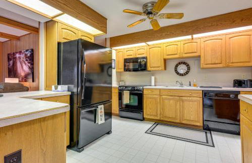 Waterfront Gladwin Vacation Rental with Lake View! - Foto 10