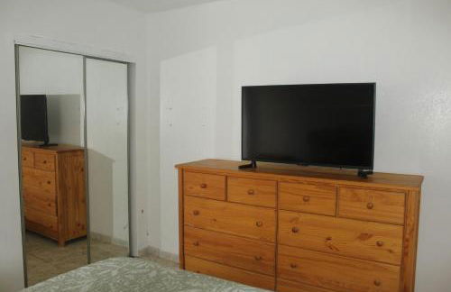 2 Bed 2 Bath Condo with Amenities - Foto 25