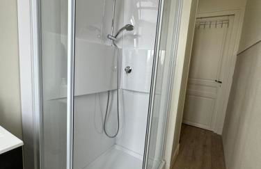 Sunny Apt on D-Day Beach with Parking - Foto 6