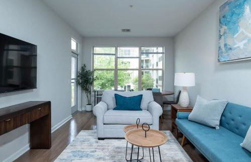 Central 1-BR Condo Assembly Row Gym & Pool Sleep 5 - Photo 1