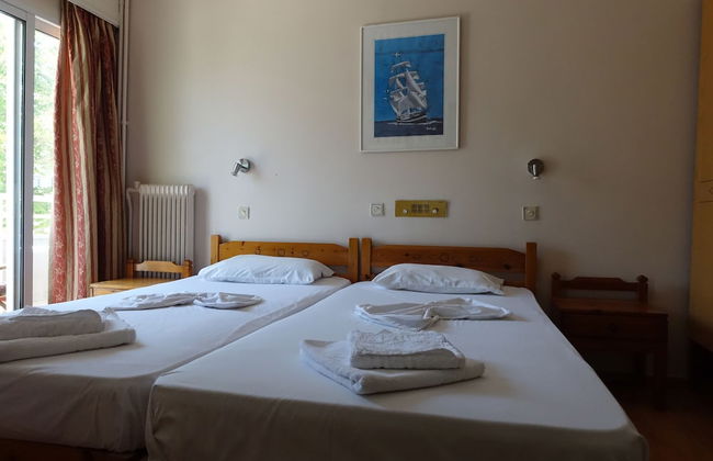 Bristol Hotel & Apartments - Photo 4