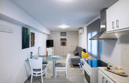 Restia Seaside Apartment I, 50m from Megas Gialos Beach - Foto 17