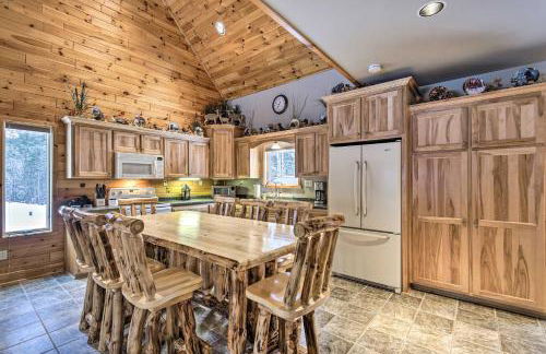 Phelps Cabin on 26 Acres with Fire Pit! - Foto 9