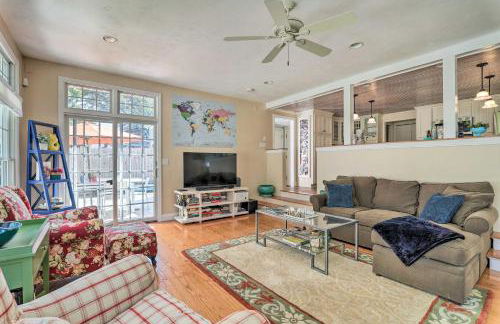 Cape Cod Cottage with Deck, Grill, and Games! - Foto 5