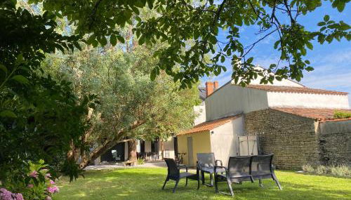 Villa Paulownia - à 1,2km des plages - tout confort au coeur du bourg - Foto 3, Garden