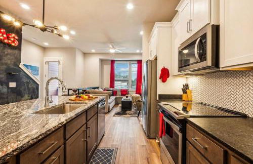 Private Home with Rooftop Game Room near Downtown - Foto 10