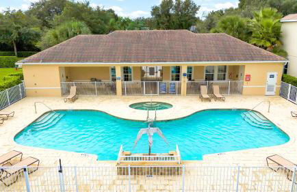 Trendy Thematic 3BR Townhouse with Private Pool - Foto 5