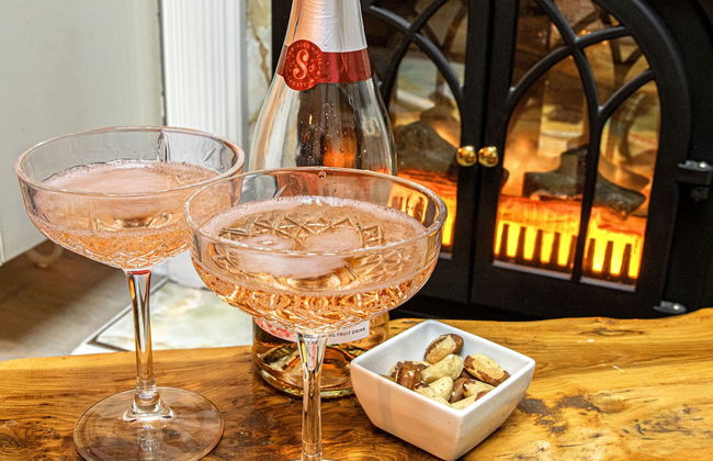 Stylish Super Central Modern Townhouse Retreat - Photo 14