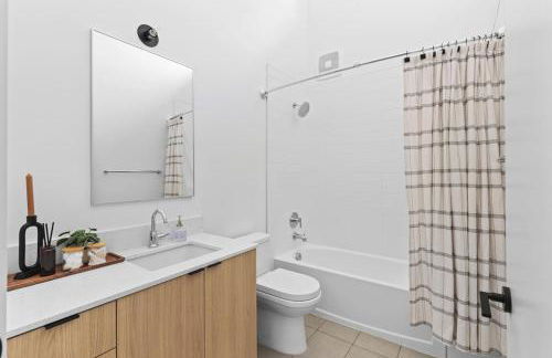 Luxury Penthouse with 2 Floors Pool Patio Gym Walk to Broadway - Foto 27