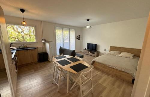 Appartement rénové à 10min de paris métro 11 et 9 - Foto 1