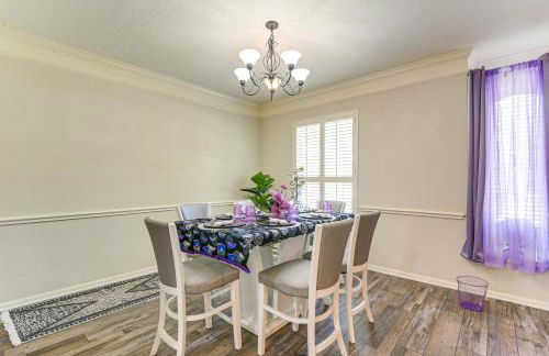 Patio, BBQ and Yard Family Retreat in Pearland - Photo 10