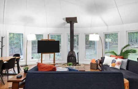 Cabin w hot tub & fire pit at The Woods Resort - Foto 8