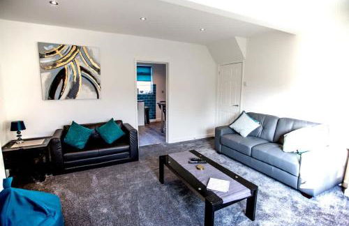 Halford House 3 Bed Town Centre Home from Home with Parking for 2 cars Prime Location Tamworth - Photo 36