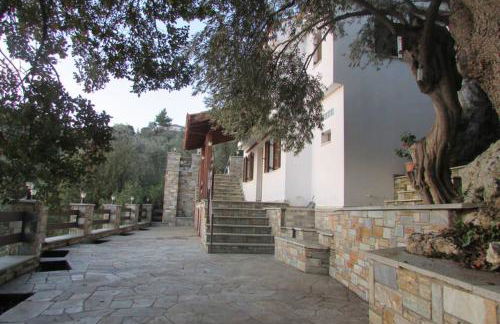 Το Σπιτι με την Σπηλιά - Foto 8