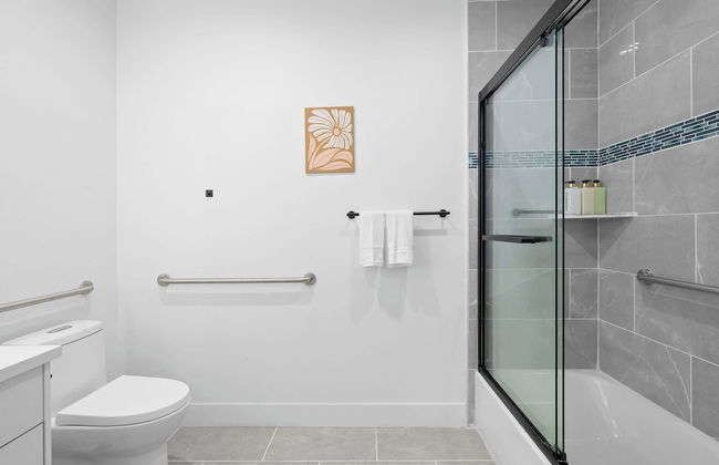 Not Affected by the Fire/modern 5BR Home With Full Amenities & Parking #2 - Foto 36