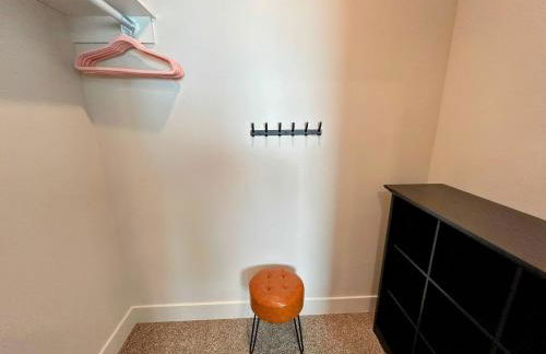 Peaks & Pines Modern Gem, 2 Kings, Bunks, Hot Tub, Walkable, Kid's Cove - Foto 43