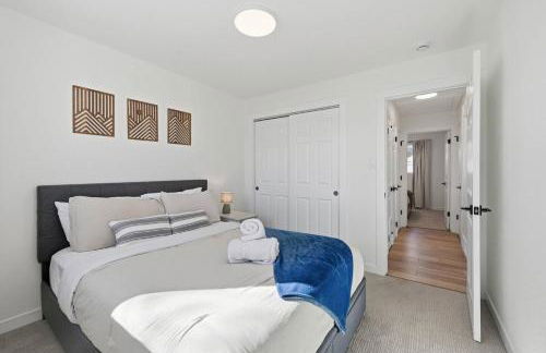 Cozy 2BR Retreat with Backyard Lounge - Foto 15