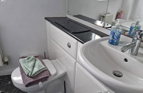 Sea Escape The Tardiis Beachfront location Aberavon beach Sea Views Driveway parking - Foto 10