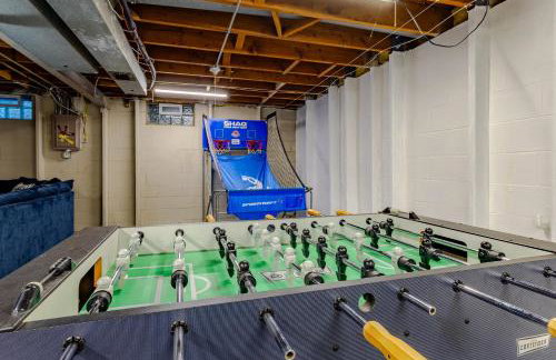 Brew City Game Room Fenced Yard 2 king beds - Foto 14