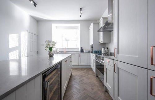 Luxurious Manor House with Sea Views - Sleeps 10 - Photo 38