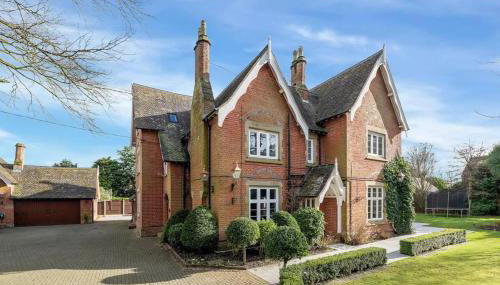 Luxury Detached House in Large Private Grounds, with Outdoor Jacuzzi and Sauna - Foto 5