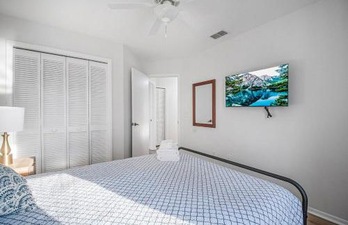 Disney-Close Lakefront Renovated 4BR Pool - Foto 13