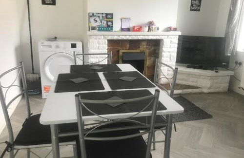 Quiet 2-Bed with Private Garden and Drive - Foto 19