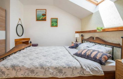 2 Bedroom Amazing Apartment In Veli Brgud - Photo 11