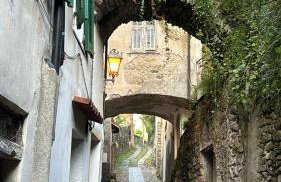 Iconic Italian Townhouse w Rooftop Terrace & Mountain View, Pigna - Foto 33