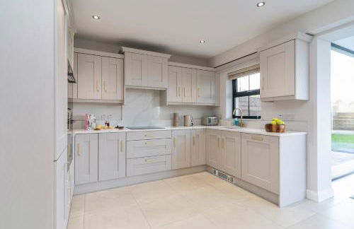 Modern Entire Home steps from the Train Station - Foto 18