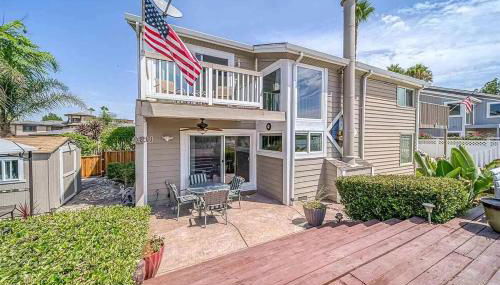 Waterfront Sleeps 6 near Marina with Hot Tub - Foto 3