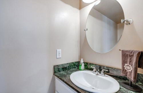 Walk to Mall and Train Station! Philly Suburb Stay - Foto 13