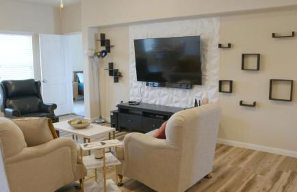 Stylish 3 Bedroom retreat near Downtown and Outlet - Foto 1
