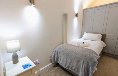 2 Bedroom Unique Converted Constabulary - Foto 19