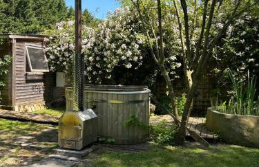 Private Island Glamping on riverbank with Hot tub - Foto 25