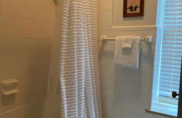 Vaux Hall Manor - 5BR Historic Farmhouse on Bay - Foto 27