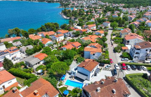 VILLA NINA MALINSKA 150m FROM THE BEACH, SWIMMING POOL - Foto 2