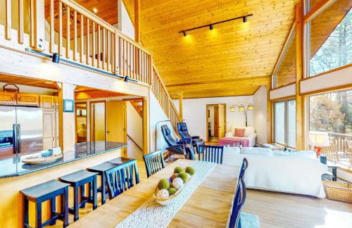 Hot Tub, Lake Views! All-Season Hinsdale Haven - Foto 8