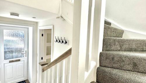 Central, Stylish - 2 Bed Property, The Stable @ Warrenfield, Free WiFi & Parking - Foto 3