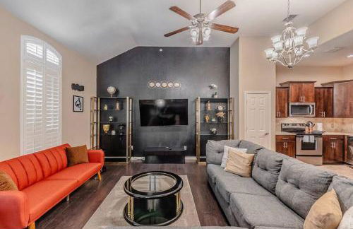 The Castle! by the Lake with Pool & Balcony West Plano - Foto 12