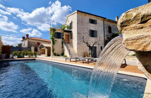 Villa Qualia - Heated pool, 4 bedrooms, 2 kitchens, Stylish interior - Foto 2