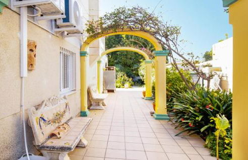 Beautiful Apartment In Oliva With Wifi - Photo 9