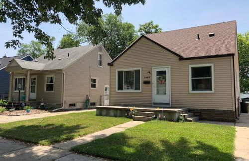 Super Cute & Cool Home with 65Inch TV 2Baths 4 Bedrooms 2King Beds BBQ Grill Fenced Backyard - Foto 62